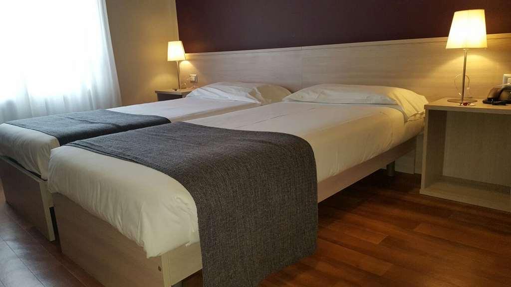 Mokinba Hotels Cristallo Milaan Kamer foto