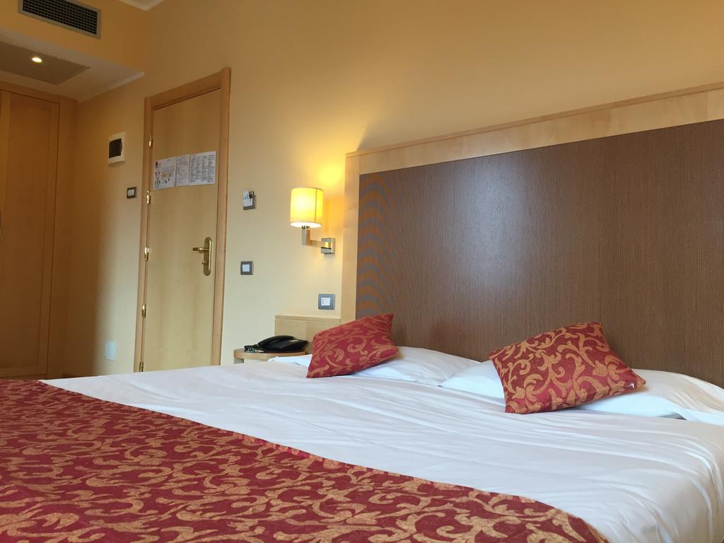 Mokinba Hotels Cristallo Milaan Buitenkant foto