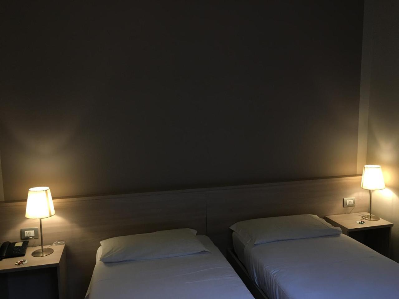 Mokinba Hotels Cristallo Milaan Buitenkant foto