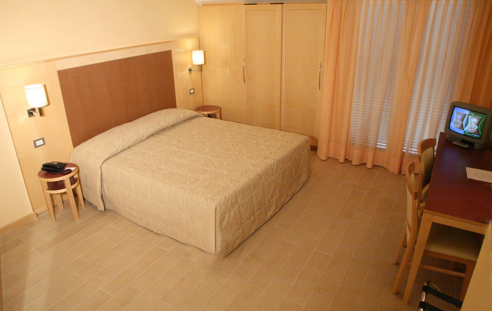 Mokinba Hotels Cristallo Milaan Kamer foto