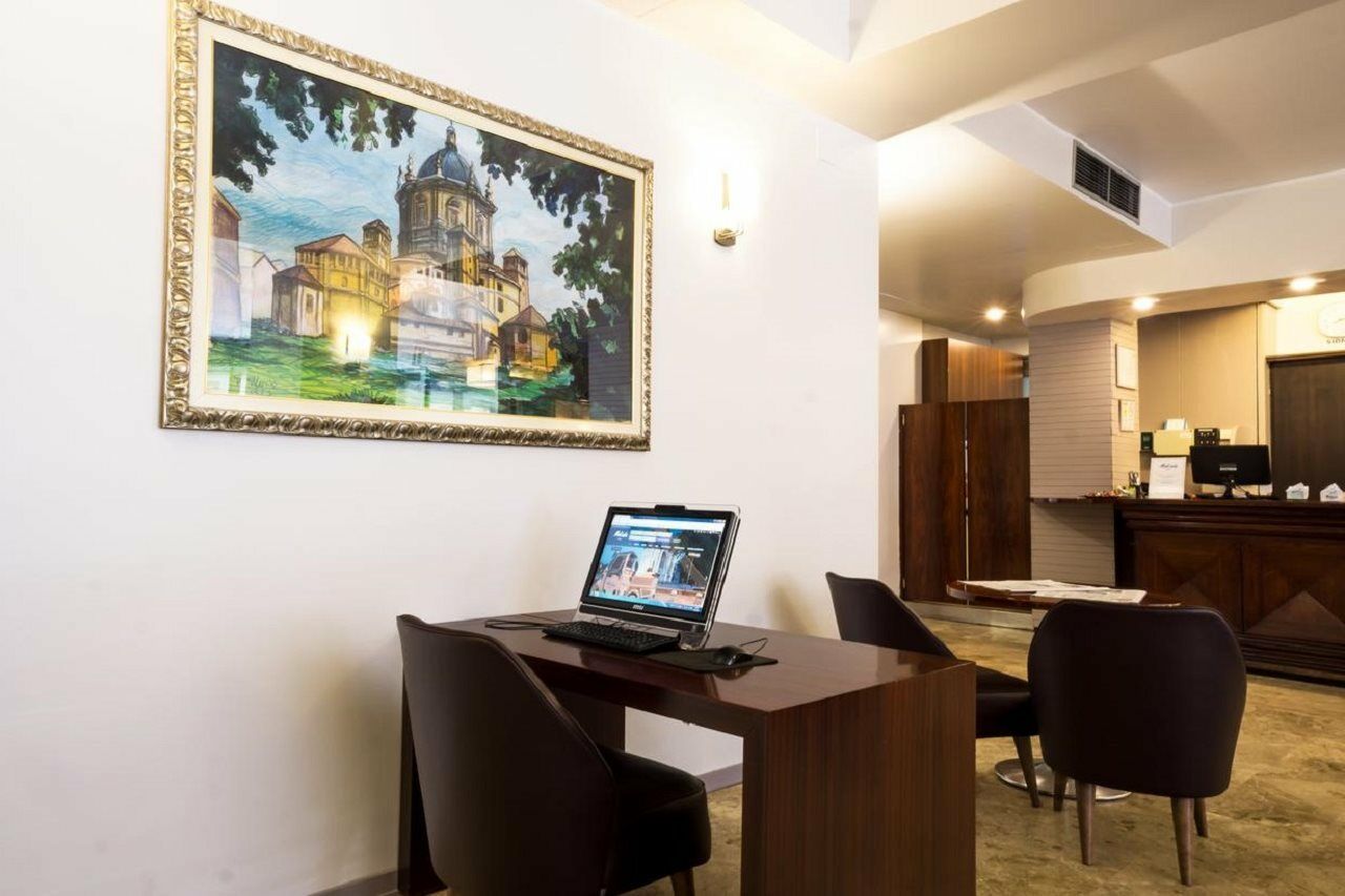 Mokinba Hotels Cristallo Milaan Buitenkant foto