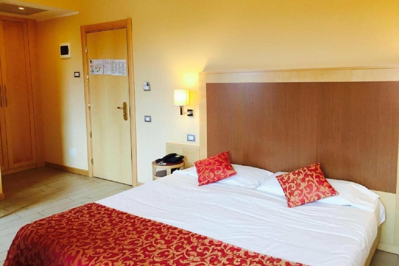 Mokinba Hotels Cristallo Milaan Buitenkant foto